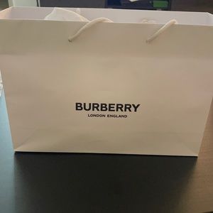 Burberry shopping bag !!